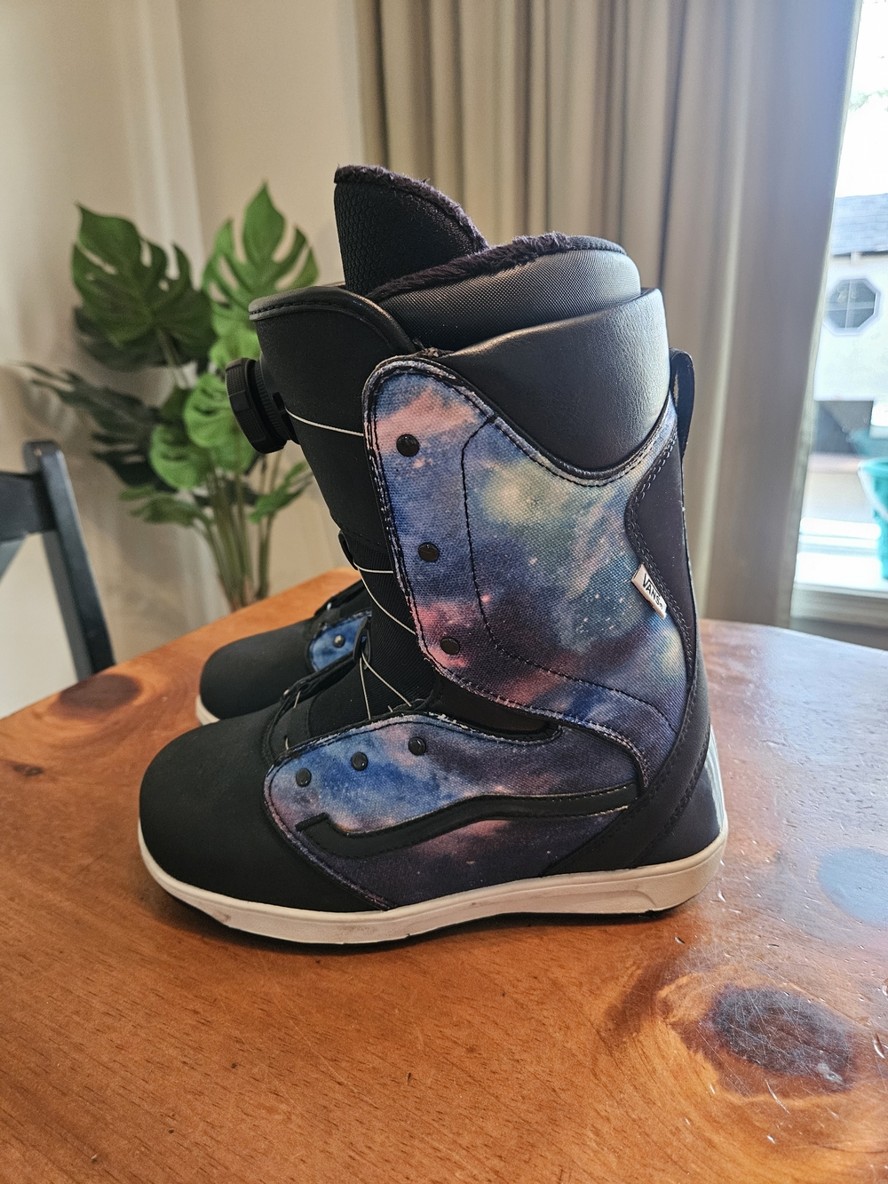 Vans Womens Galaxy Print Snowboard Boots - Black/Blue